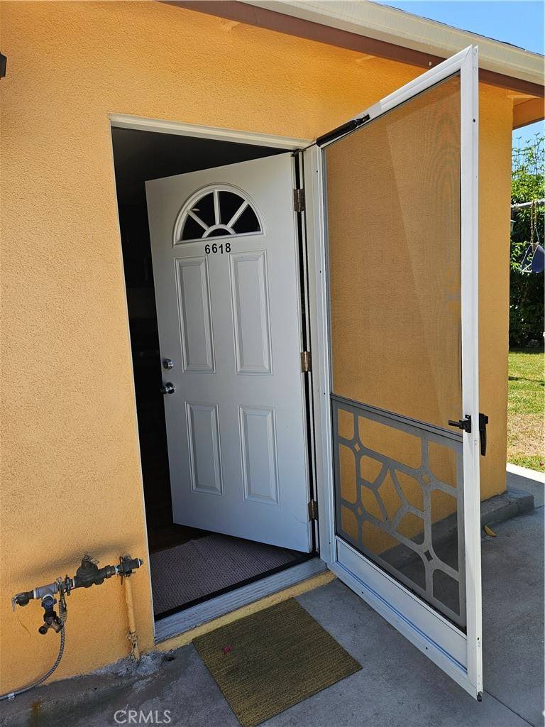 Van Nuys, CA 91401,6618 Longridge AVE