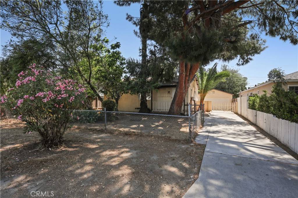 Van Nuys, CA 91411,5940 Cedros AVE