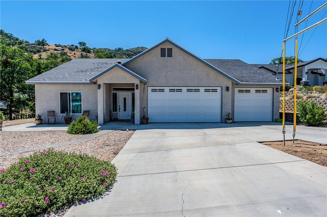 Tehachapi, CA 93561,21604 Adam DR