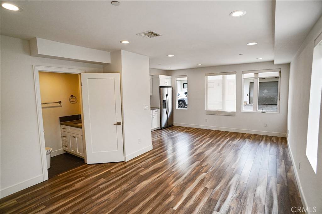 Los Angeles, CA 90029,803 N Kingsley DR