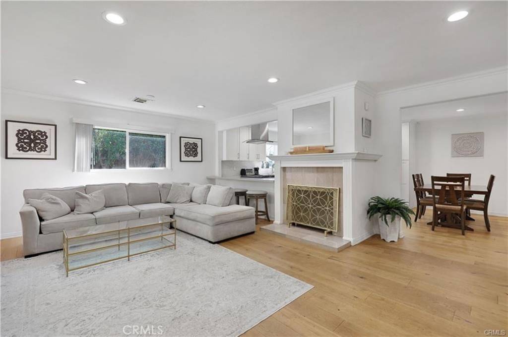 Woodland Hills, CA 91303,22335 Kittridge ST
