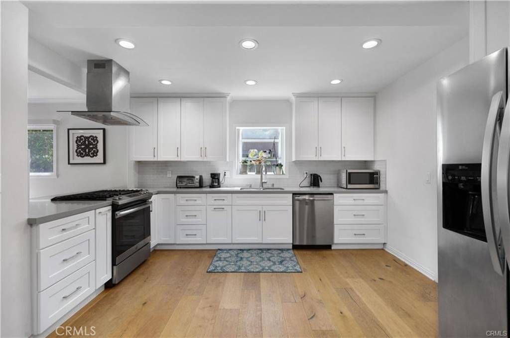 Woodland Hills, CA 91303,22335 Kittridge ST