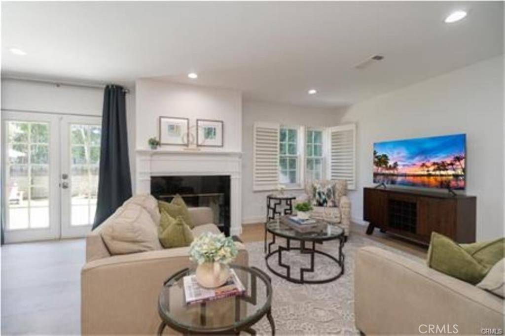 Encino, CA 91316,5840 White Oak AVE