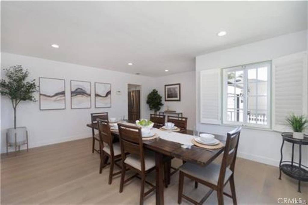 Encino, CA 91316,5840 White Oak AVE