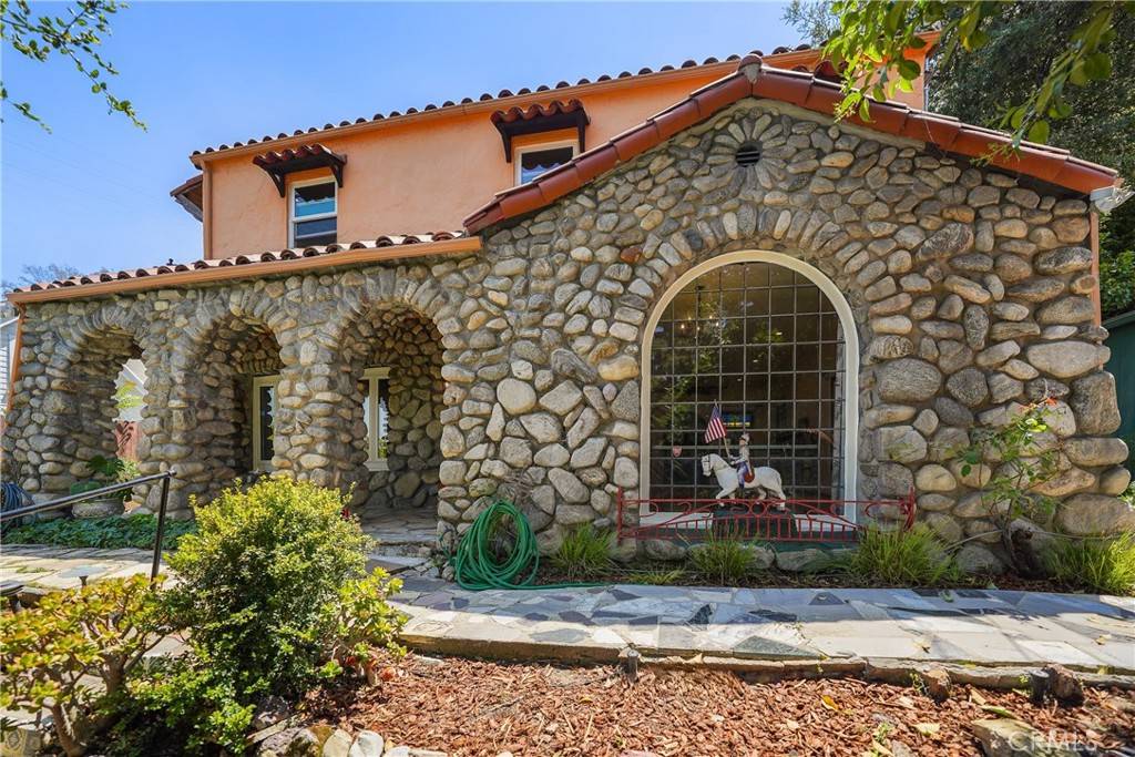Studio City, CA 91604,11022 Fruitland DR