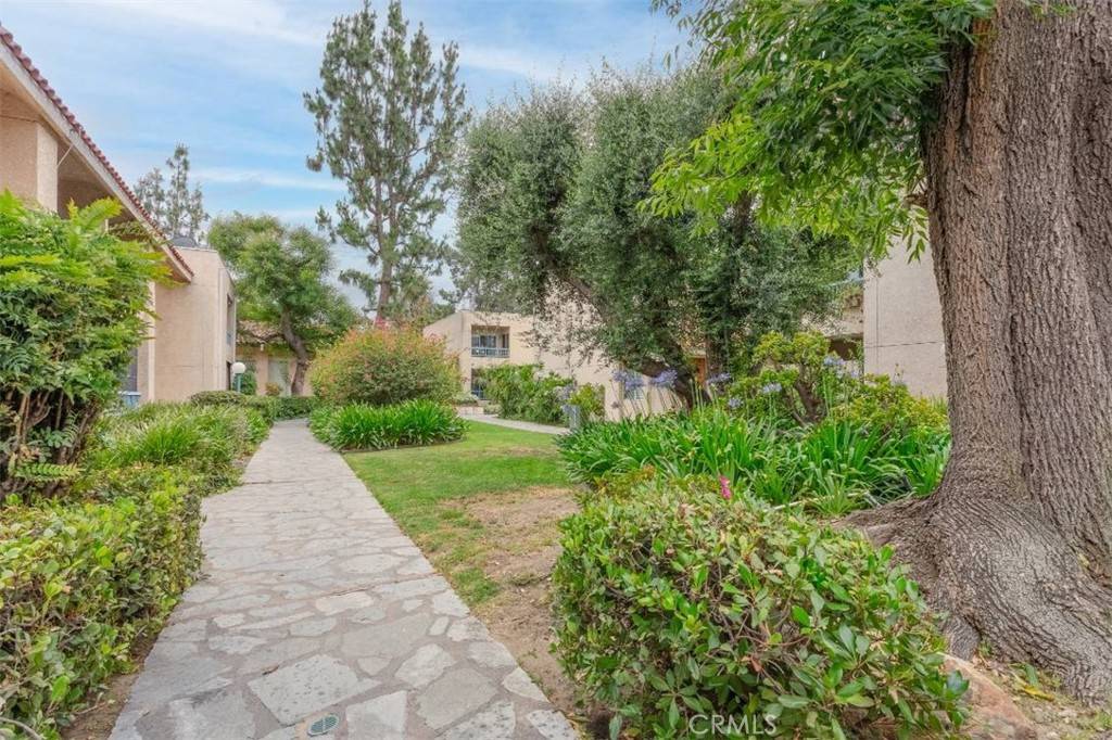 Tarzana, CA 91356,18307 Burbank BLVD #24