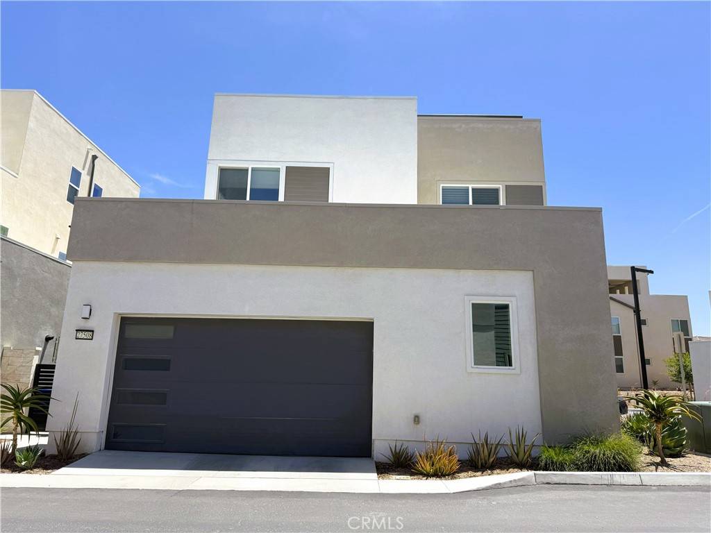 Valencia, CA 91381,27508 Golden Currant PL