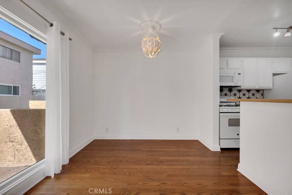 Los Angeles, CA 90049,1020 Granville AVE #205