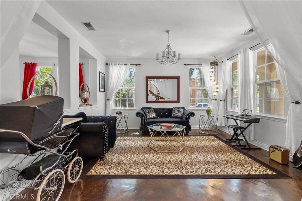Saugus, CA 91390,29259 Black Pine WAY