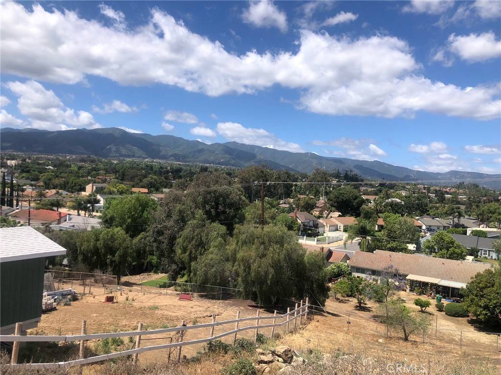 Corona, CA 90064,0 Vic Consul