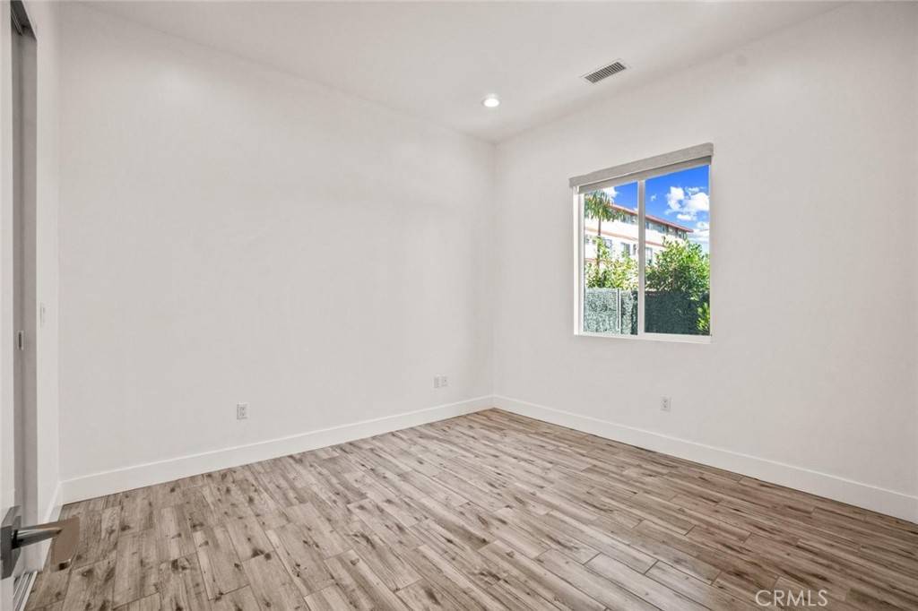 Van Nuys, CA 91406,7304 Woodley Ave