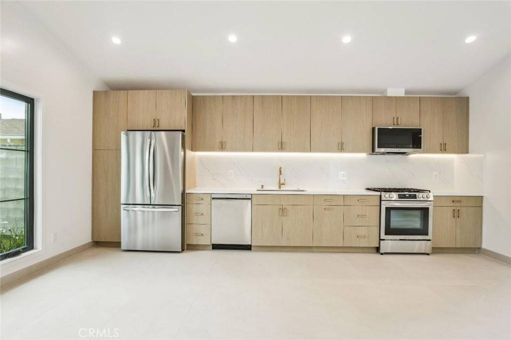 Valley Village, CA 91607,5443 Simpson