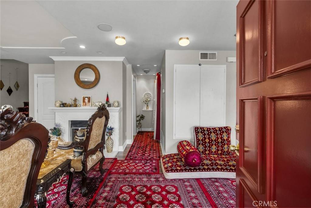 2346 Royal AVE #9 Simi Valley, CA 93065