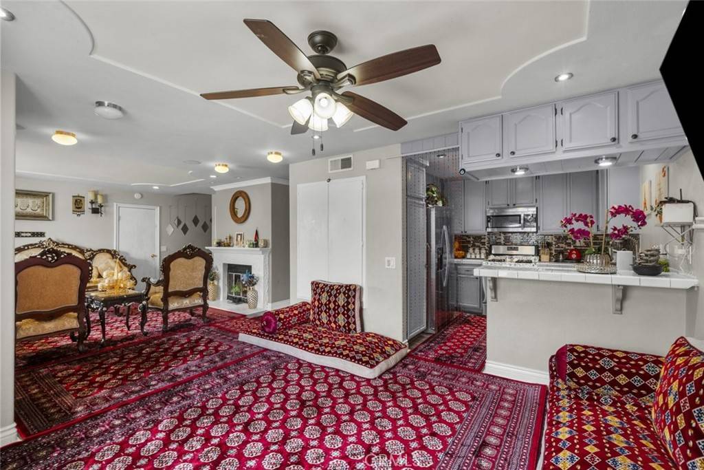 2346 Royal AVE #9 Simi Valley, CA 93065