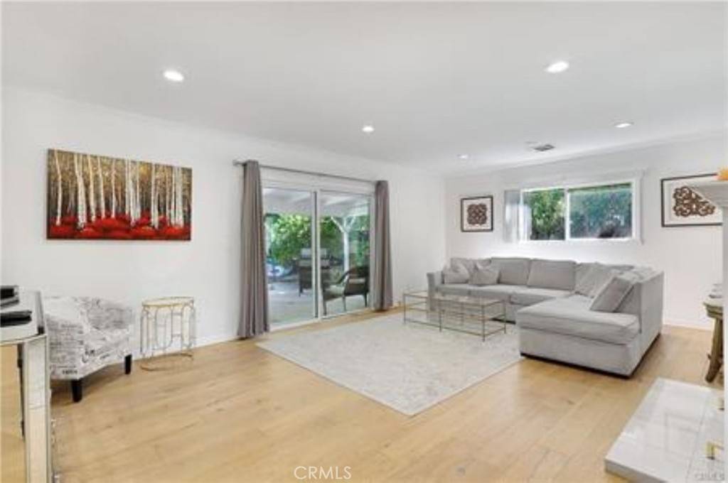 Woodland Hills, CA 91303,22335 Kittridge ST