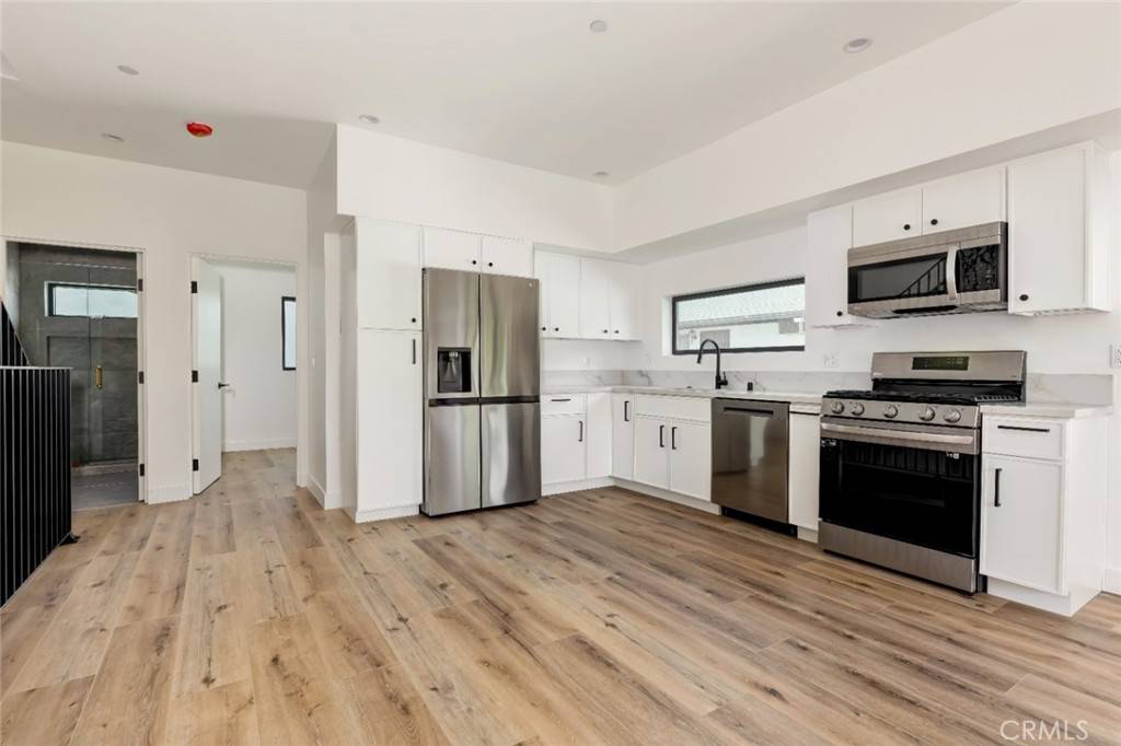 Van Nuys, CA 91401,6128 1/2 Hazeltine AVE #2