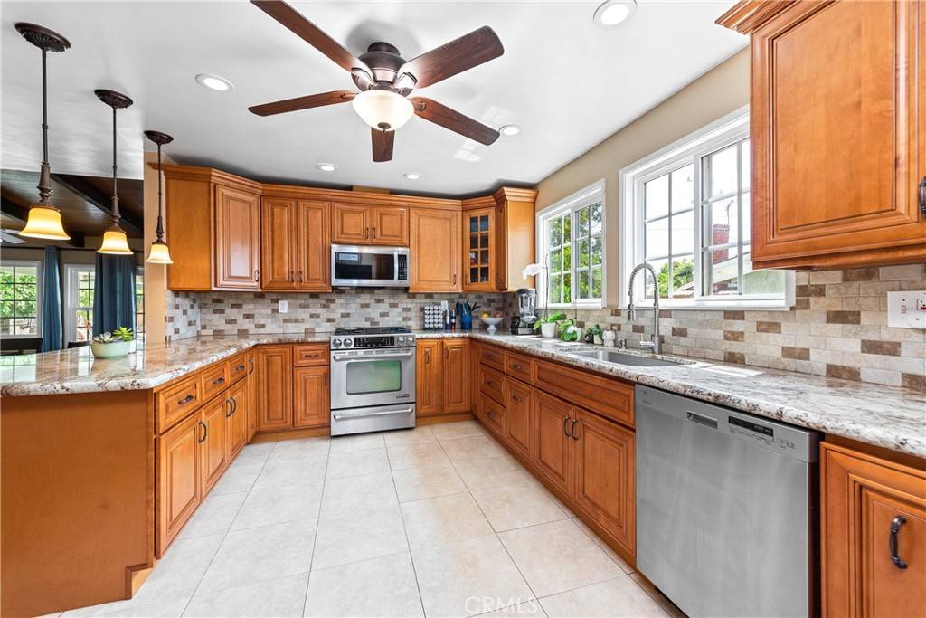 Sylmar, CA 91342,12176 Newgard AVE
