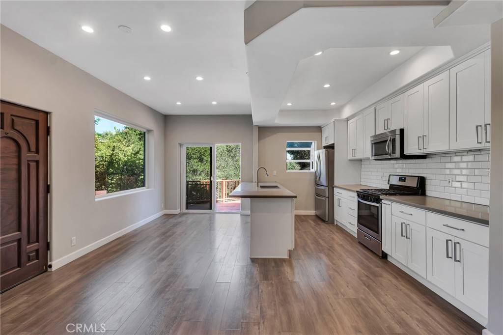 4352 Saltillo ST Woodland Hills, CA 91364