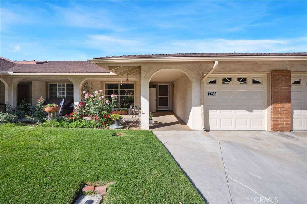 Newhall, CA 91321,19309 Flowers CT