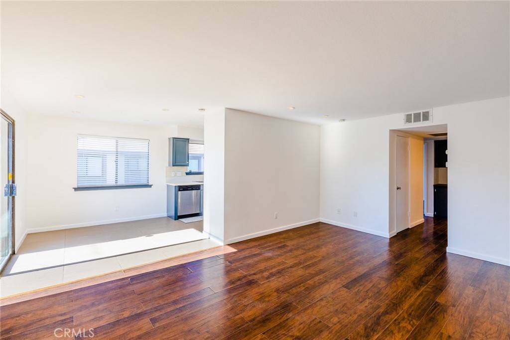 Moorpark, CA 93021,151 Majestic CT #605