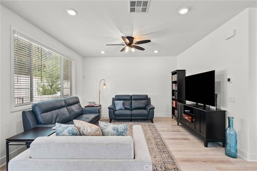 3001 Honolulu Lane Simi Valley, CA 93065