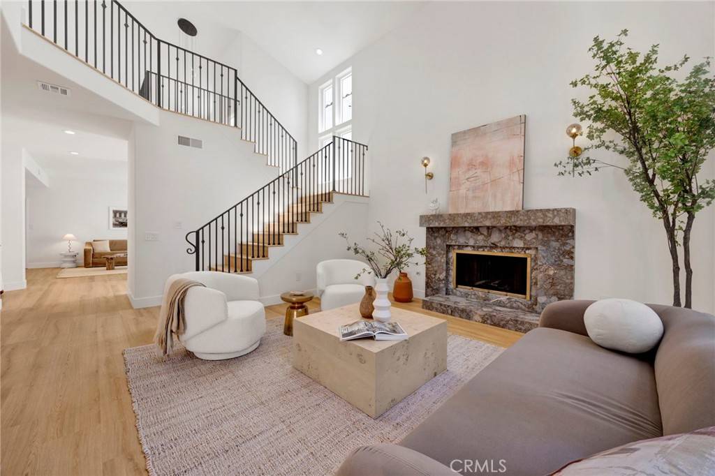 Calabasas, CA 91302,23043 Park Este
