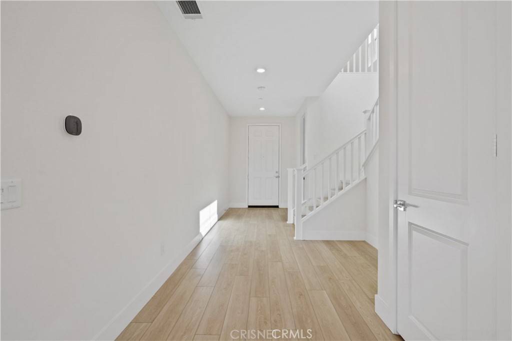 Newhall, CA 91321,20924 Silvergate WAY
