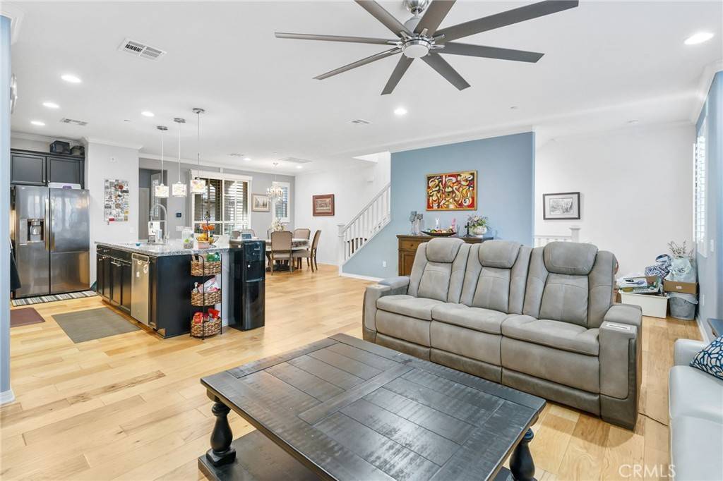 Saugus, CA 91350,22124 Barrington WAY