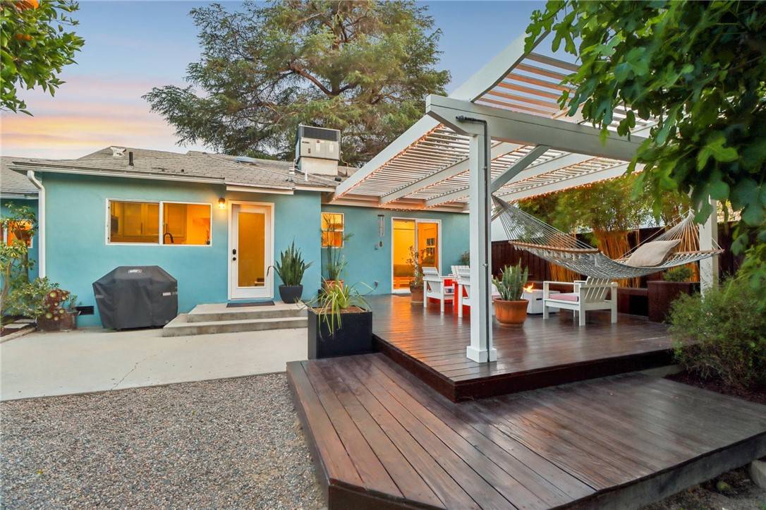 Lake Balboa, CA 91406,17001 Gault ST