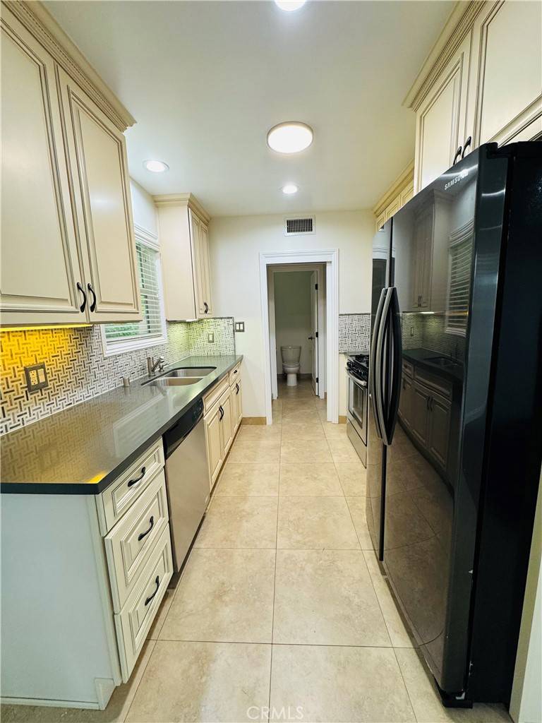 West Hills, CA 91304,7923 Sedan AVE