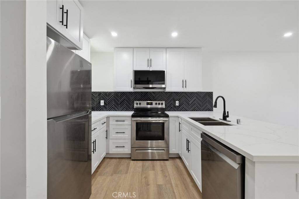 Encino, CA 91316,17000 Burbank BLVD #110