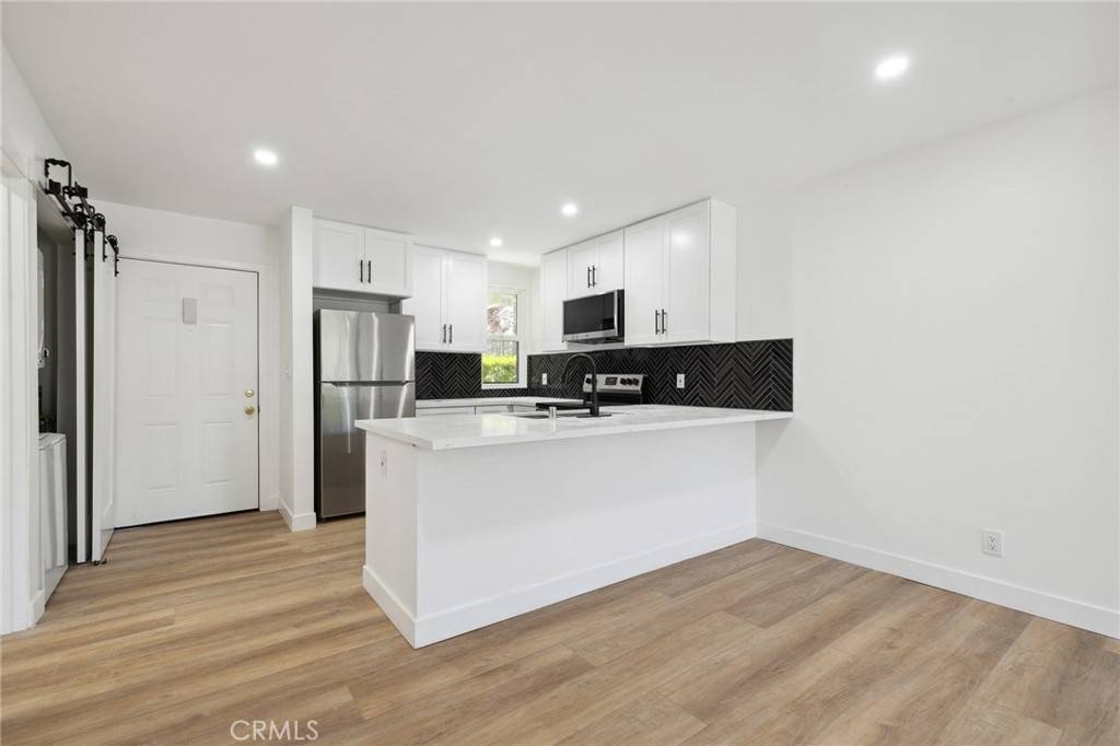 Encino, CA 91316,17000 Burbank BLVD #110