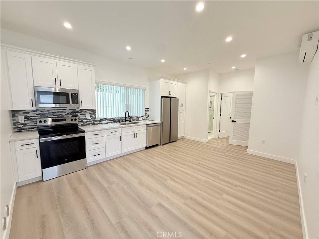 Canoga Park, CA 91304,8416 Owensmouth AVE