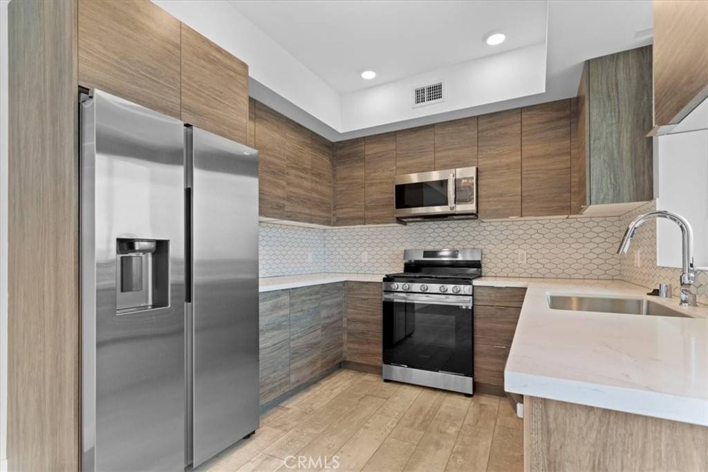 Sherman Oaks, CA 91403,4383 Sepulveda BLVD #303
