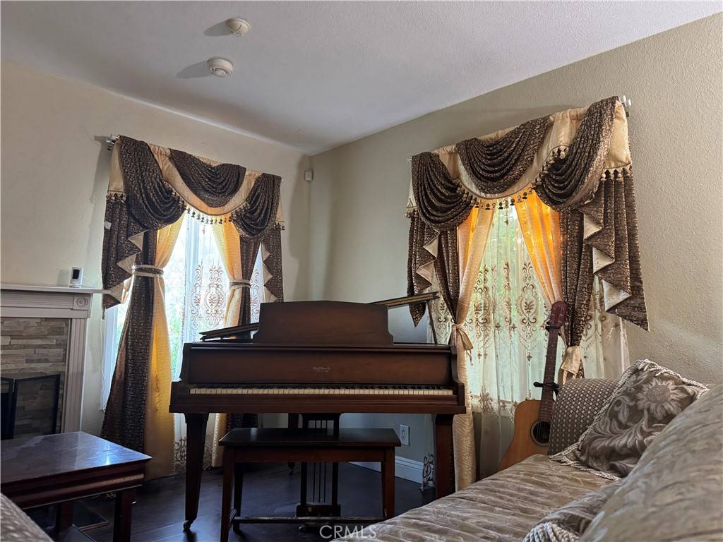 Reseda, CA 91335,19549 Schoolcraft ST