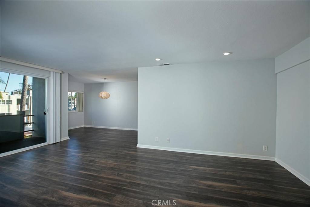 Sherman Oaks, CA 91423,4915 Tyrone AVE #318
