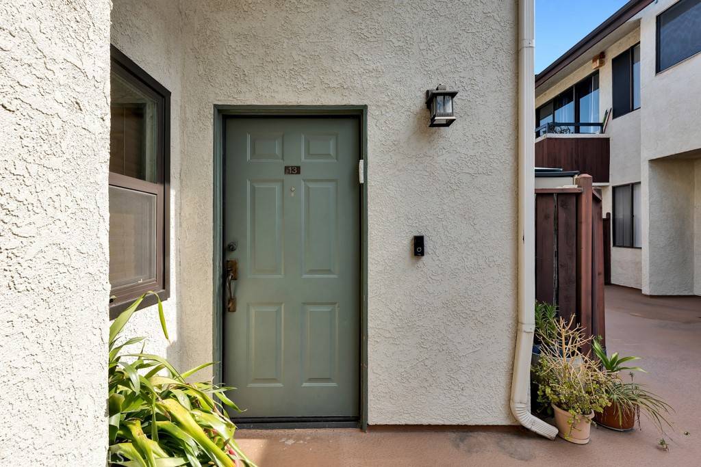 Tarzana, CA 91335,6323 Reseda BLVD #13