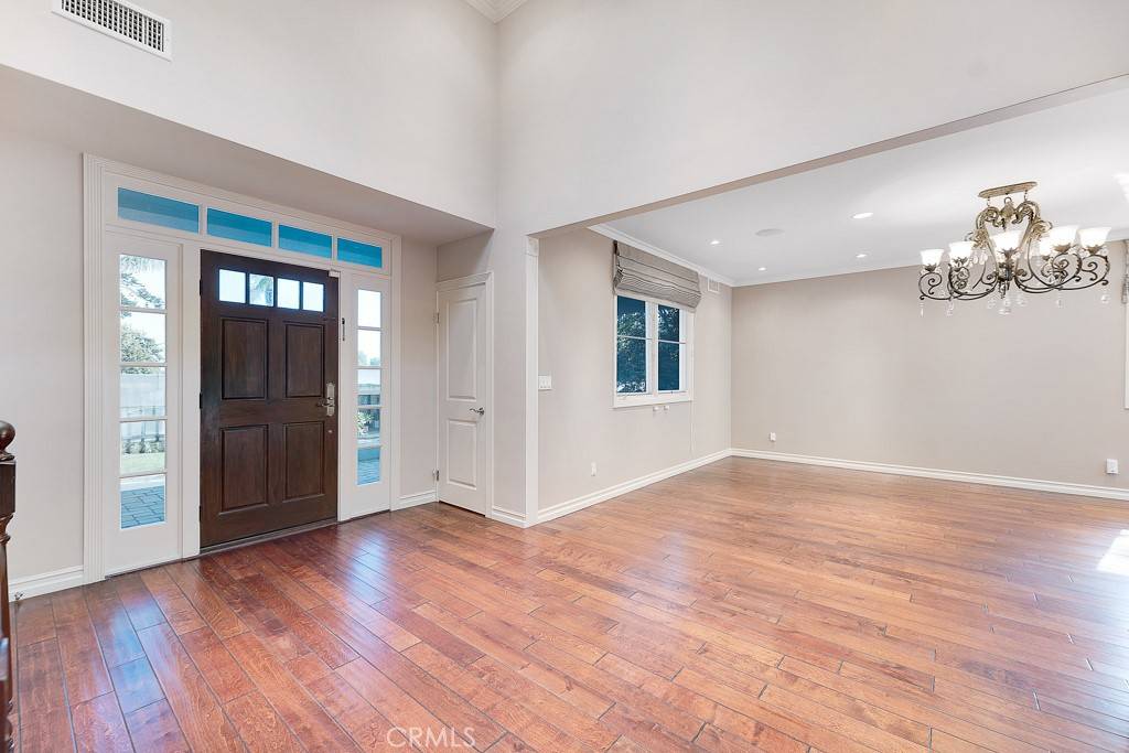 Encino, CA 91316,17232 Quesan PL