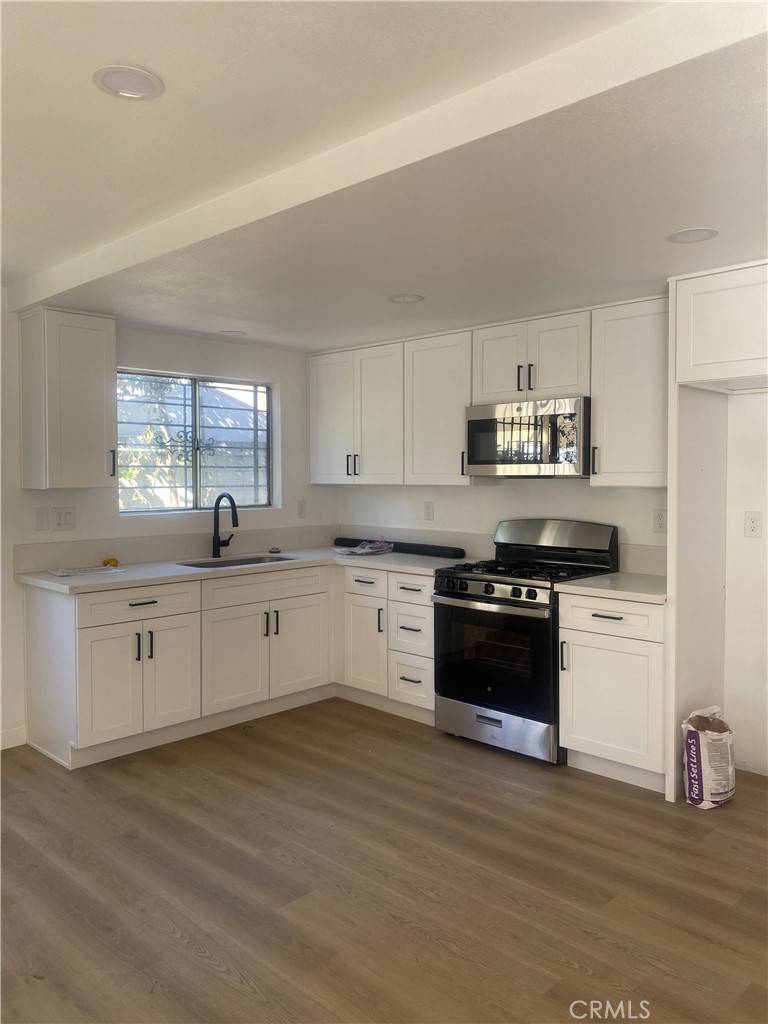 Los Angeles, CA 90029,1141 N Berendo ST #1/2