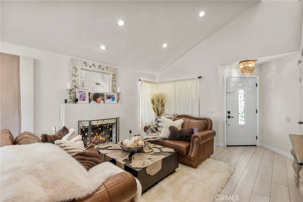 West Hills, CA 91307,7282 Woodvale CT