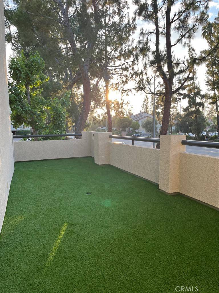 Woodland Hills, CA 91367,21400 Burbank #116