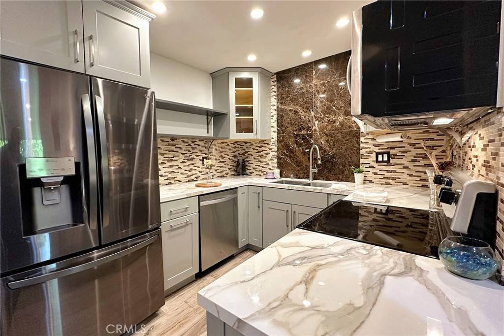 Encino, CA 91316,5215 Balboa BLVD #203