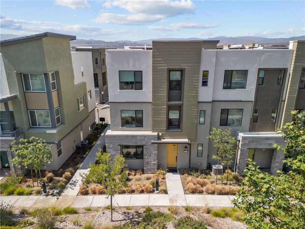 Valencia, CA 91381,27028 Tanager