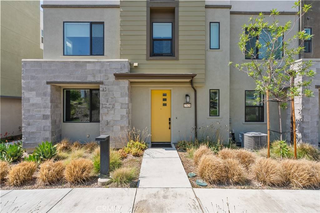 Valencia, CA 91381,27028 Tanager