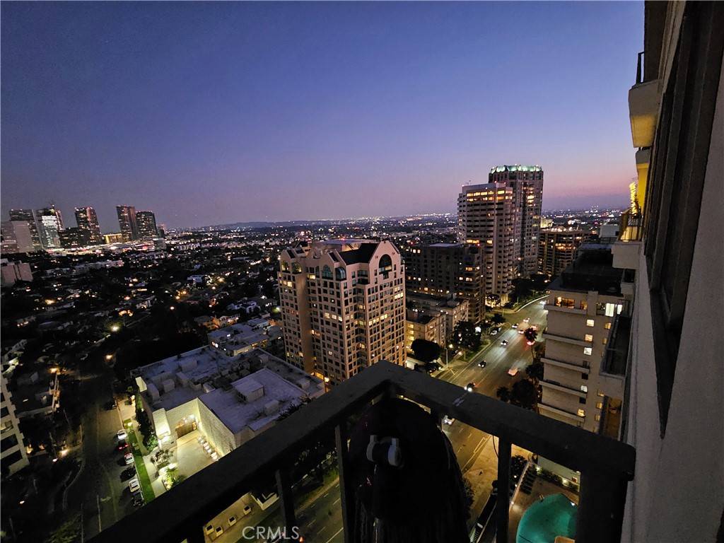 Los Angeles, CA 90024,10501 Wilshire BLVD #2204