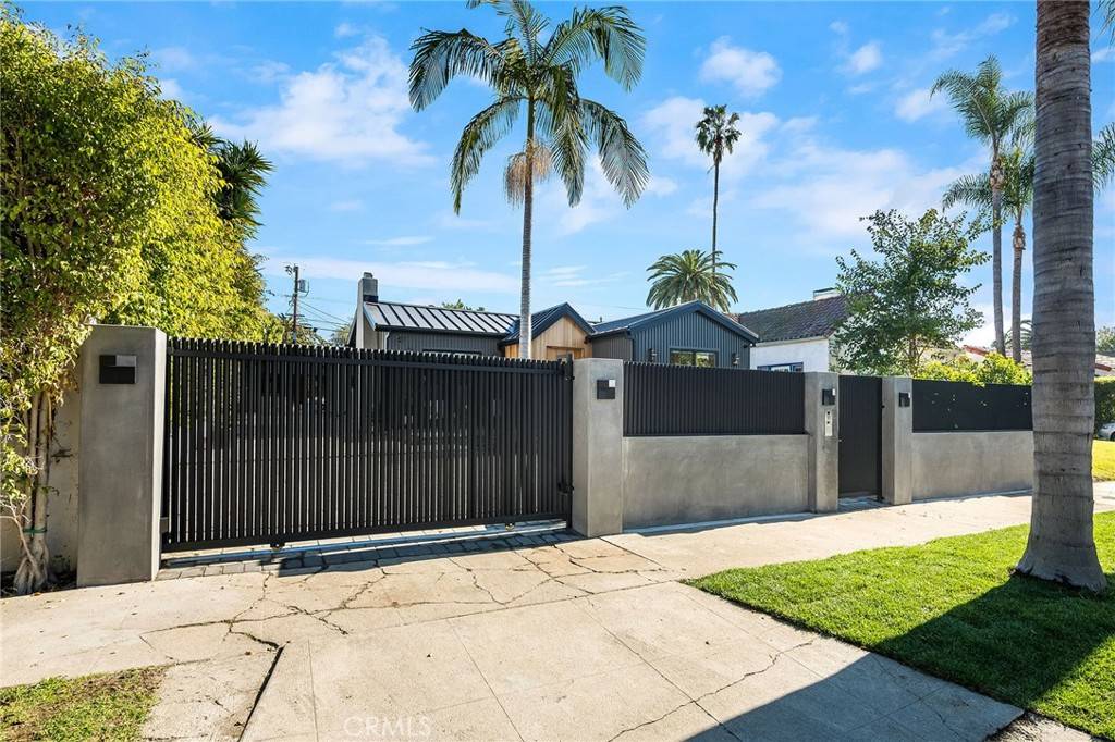Los Angeles, CA 90048,622 N La Jolla AVE