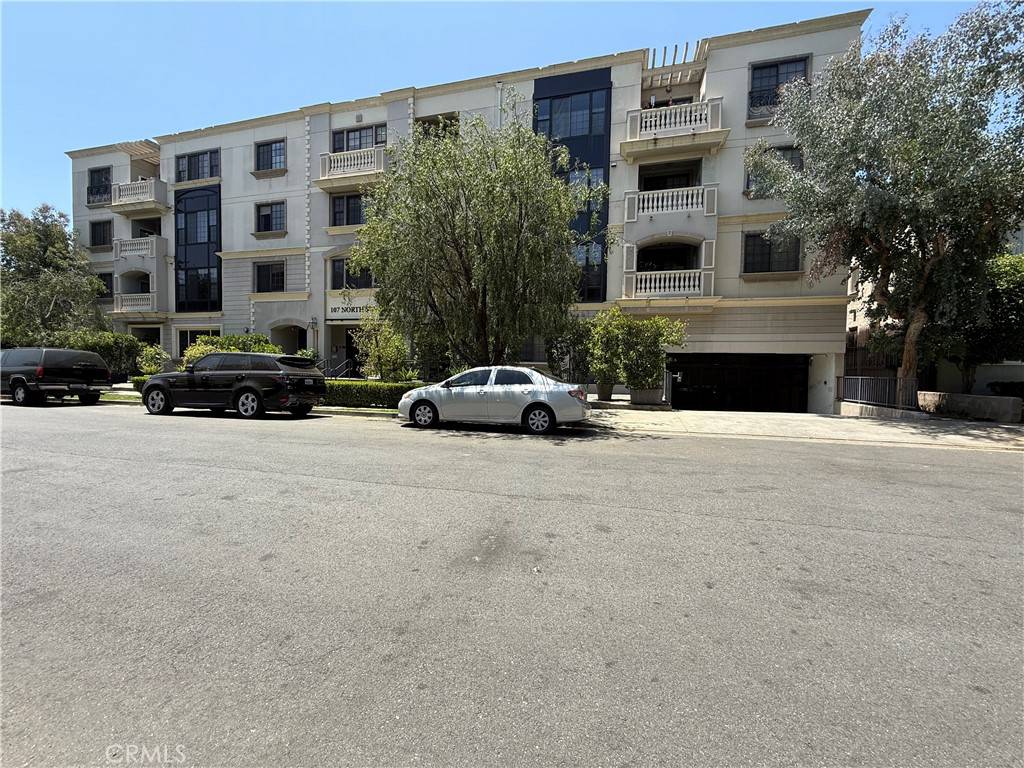 Los Angeles, CA 90048,107 N Swall DR #304