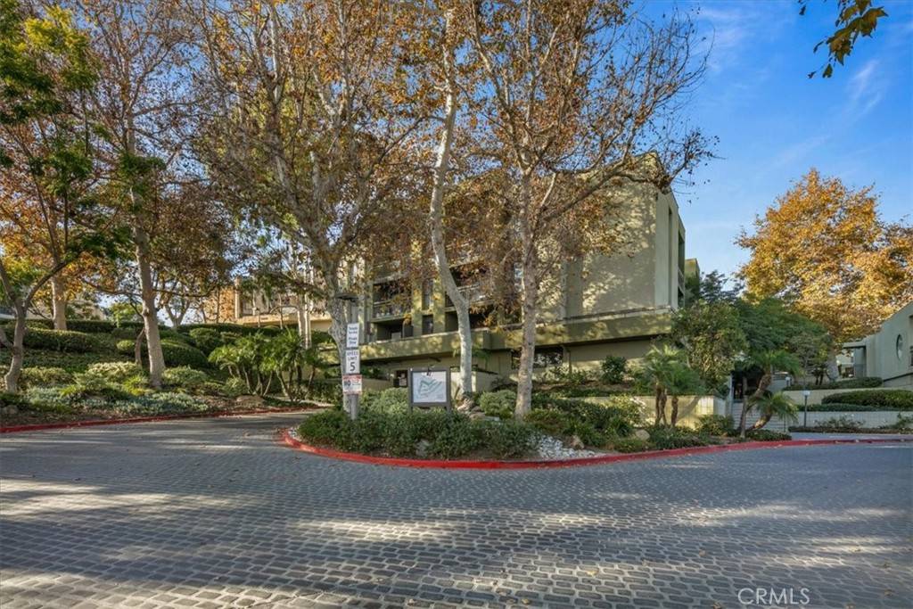Los Angeles, CA 90042,898 Temple #125