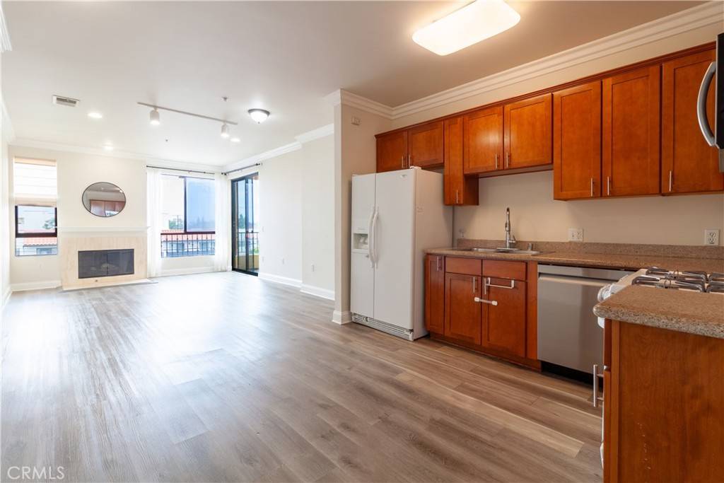North Hollywood, CA 91605,6938 Laurel Canyon BLVD #317