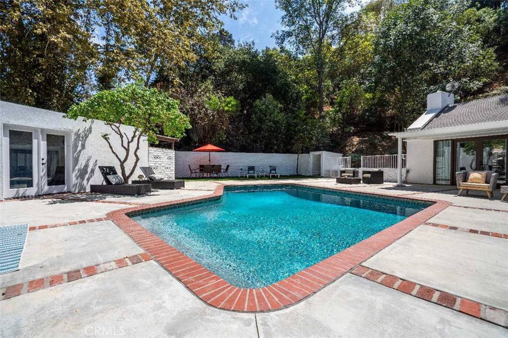 Studio City, CA 91604,3183 N Laurel Canyon Blvd